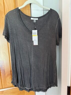 NWT Cable & Gauge Studio V Neck Tissue Tee Lightweight Stretch